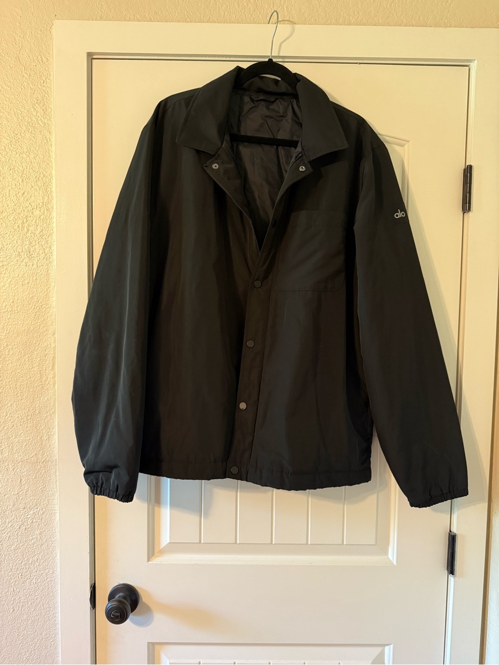 ALO Yoga Men’s Black Snap-Front Windbreaker Jacket